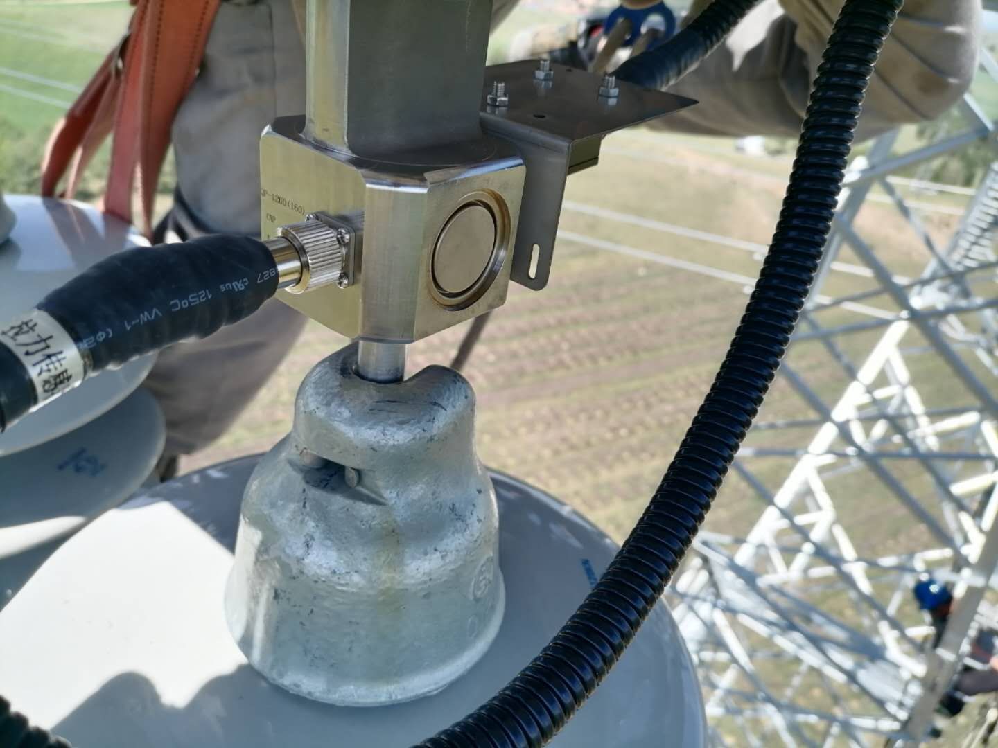 武漢電網(wǎng)加裝覆冰在線監(jiān)控裝置，為觀冰、抗冰舉措助力