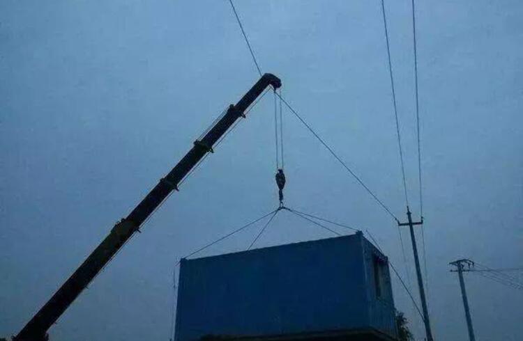 安裝多等級高壓近電報警器為施工機(jī)械增加“高壓檢驗(yàn)員” 安裝多等級高壓近電報警器為施工機(jī)械增加“高壓檢驗(yàn)員”